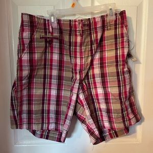 Plaid Bermuda shorts, NWT
